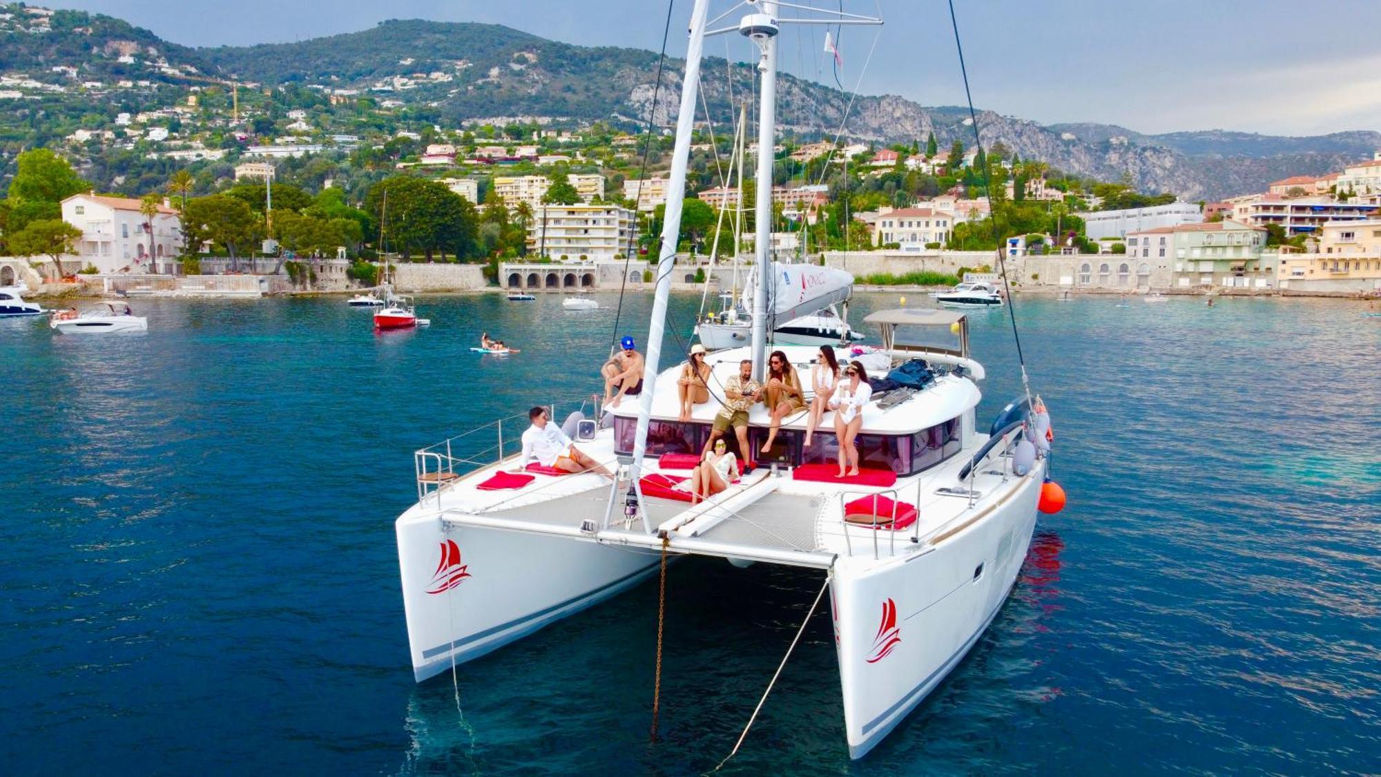 Botel Red Sail Monte Carlo